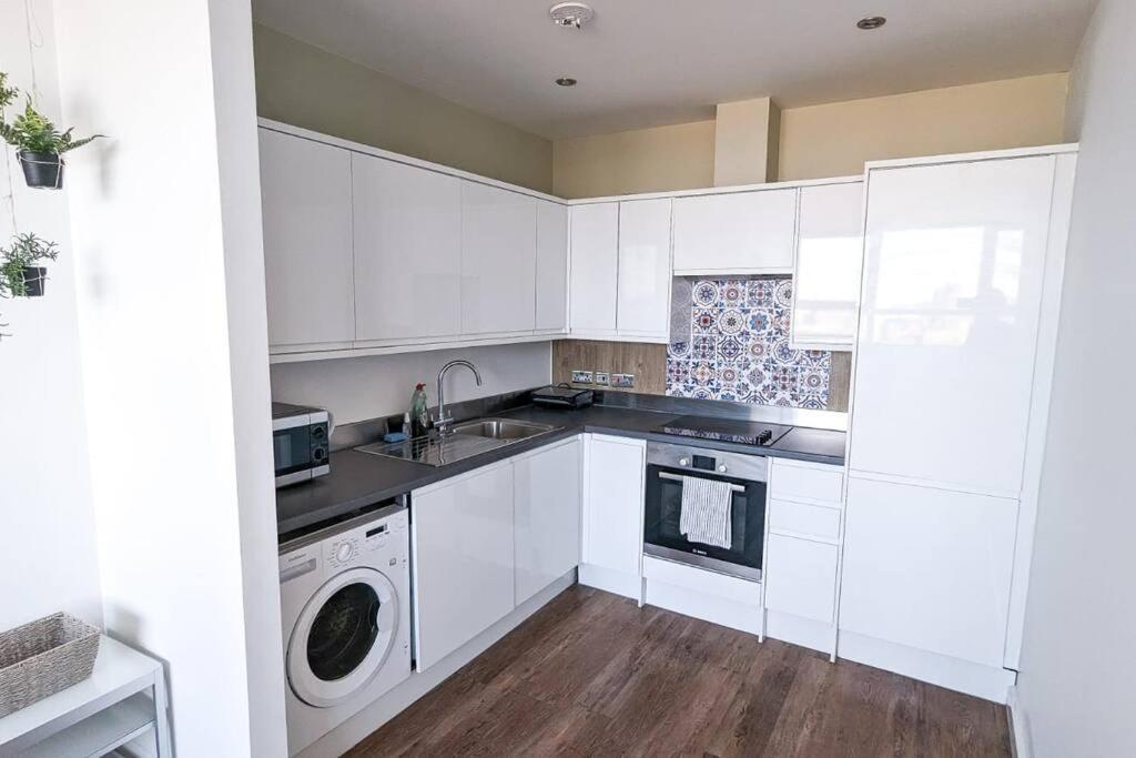 1 Bedroom City Centre Apartment 伯明翰 外观 照片